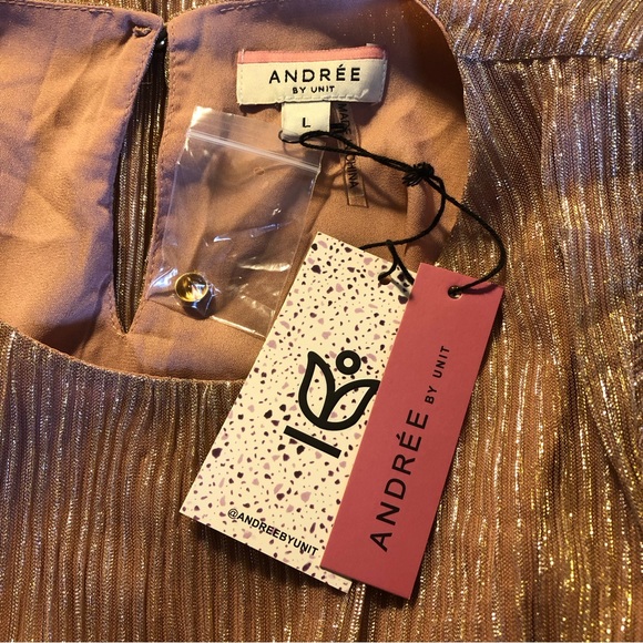 NWT Andree by Unit Blush Metallic Top with Ruffles L - Picture 7 of 9